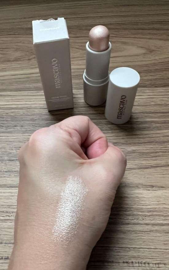 iluminador Mascavo Champagne swatch.